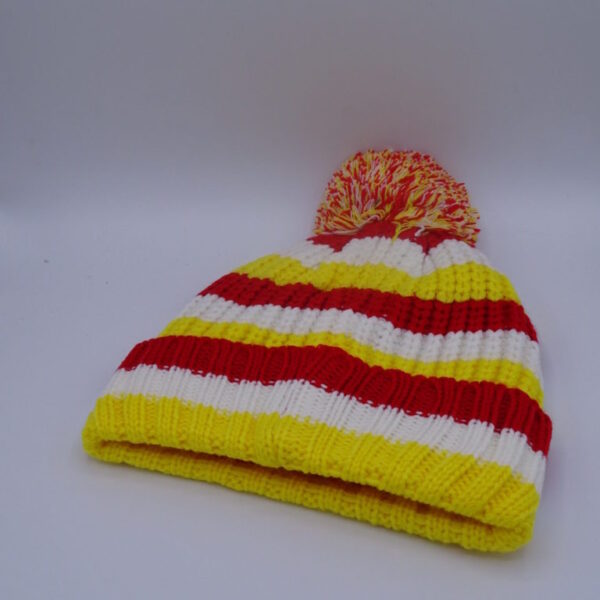 Gebreide muts rood wit geel met flos
