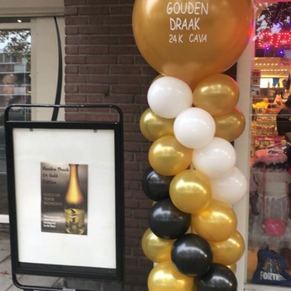 Ballon pilaar met topballon en tekst