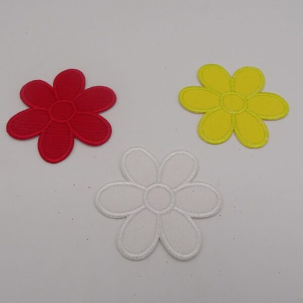 Embleem rood wit gele bloemetjes