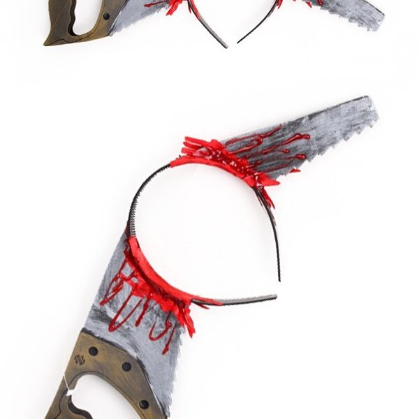 Haarband met zaag en bloed