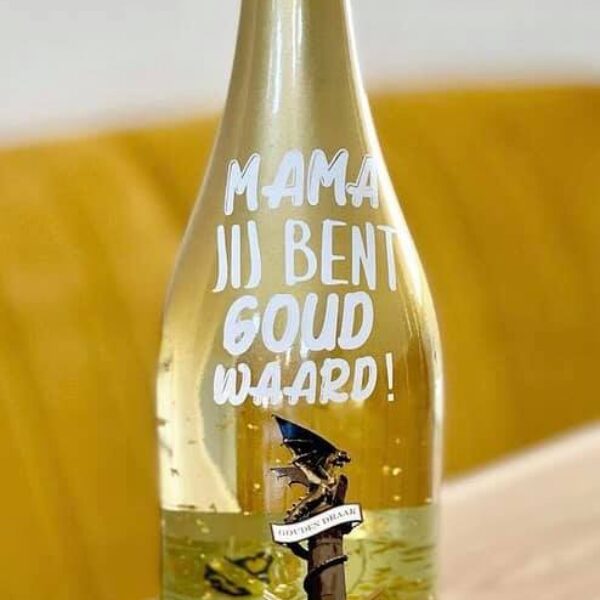 Gouden Draak cava met echt bladgoud in de fles met tekst bedrukt