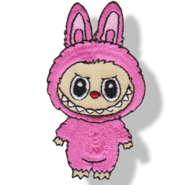 Embleem Labubu in de kleuren roze, wit, geel, blauw, groen, rood